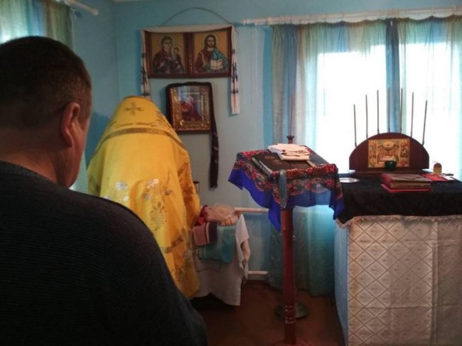 У Луцькому районі прихильники МП ходять молитись до священиків додому. ФОТО