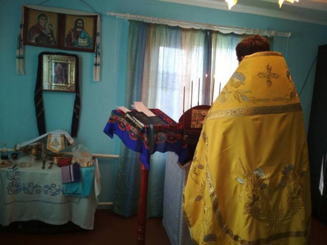 У Луцькому районі прихильники МП ходять молитись до священиків додому. ФОТО