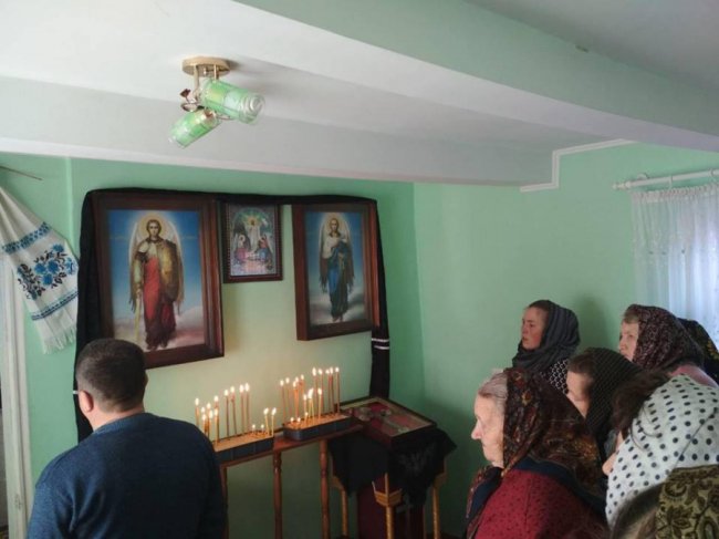 У Луцькому районі прихильники МП ходять молитись до священиків додому. ФОТО