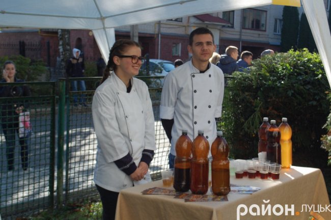 «Бурштинова осінь»: страви, мода і музика