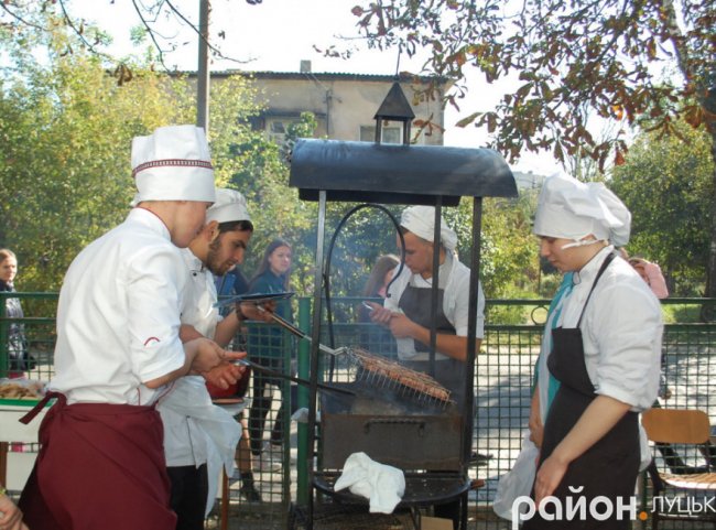 «Бурштинова осінь»: страви, мода і музика