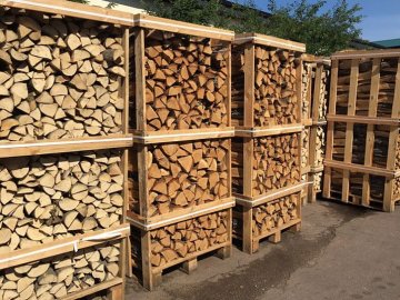 Як, де і за скільки можна купити на Волині паливні дрова 