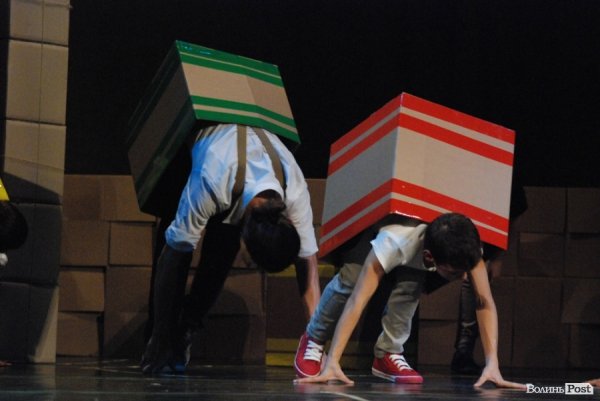 У Луцьку показали танцювальний перформенс «Дім». ФОТО