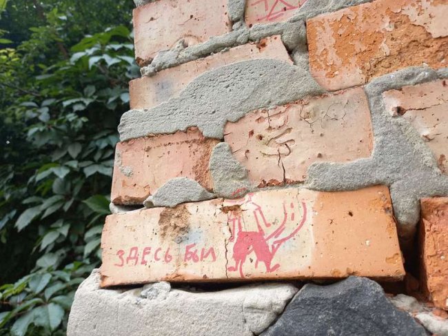 У Луцьку вандали розмалювали стіни замку Любарта: як вирішать проблему. ФОТО