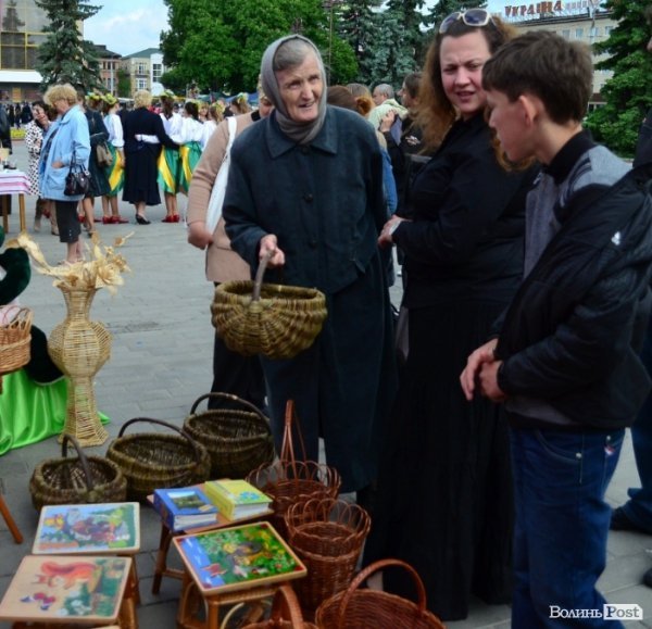 У центрі Луцька – виставка талантів зі всієї області. ФОТО 