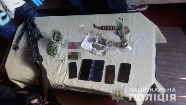 На Волині у «наркоділка», який збував психотропи, вдома знайшли зброю. ФОТО