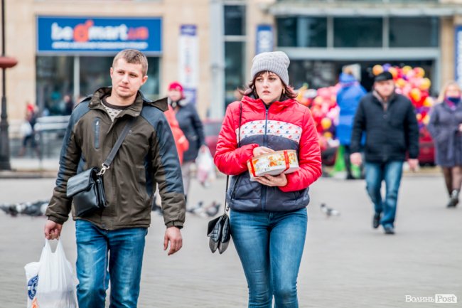 За день до свята: Луцьк накрила тюльпанова лихоманка. ФОТО