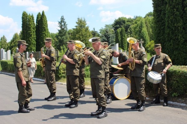 Луцьк попрощався із героєм АТО. ФОТО