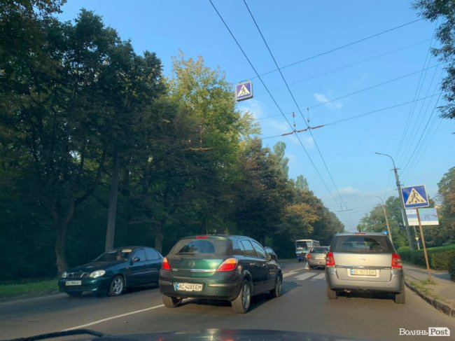 У Луцьку на Глушець – «тягучка» через ранкові аварії. ФОТО