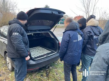 ДБР оприлюднило деталі затримання на хабарі правоохоронця в Луцьку