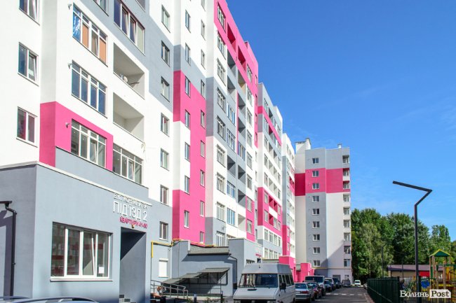 Як «росте» найяскравіший житловий комплекс Луцька: фотозвіт із будівництва «Caramel Residence»*