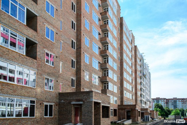 Як «росте» найяскравіший житловий комплекс Луцька: фотозвіт із будівництва «Caramel Residence»*