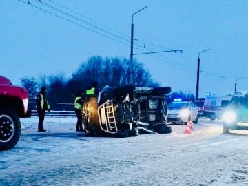 Смертельна аварія на Прикарпатті: 2 людини загинуло, 5 – у лікарні