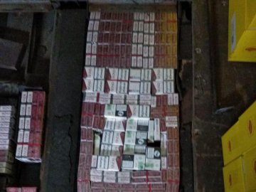 На «Ягодині» у двох фурах виявили контрабанду 