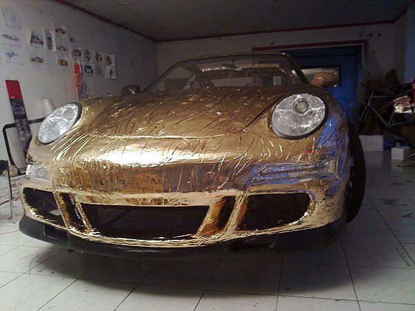 Австрієць зробив Porsche зі скотчу та фольги. ФОТО