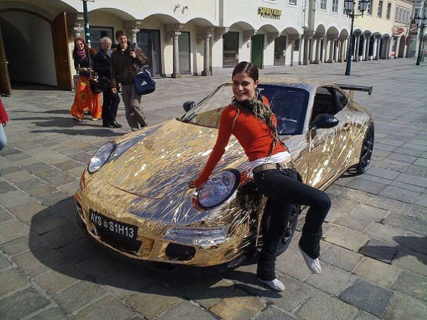 Австрієць зробив Porsche зі скотчу та фольги. ФОТО