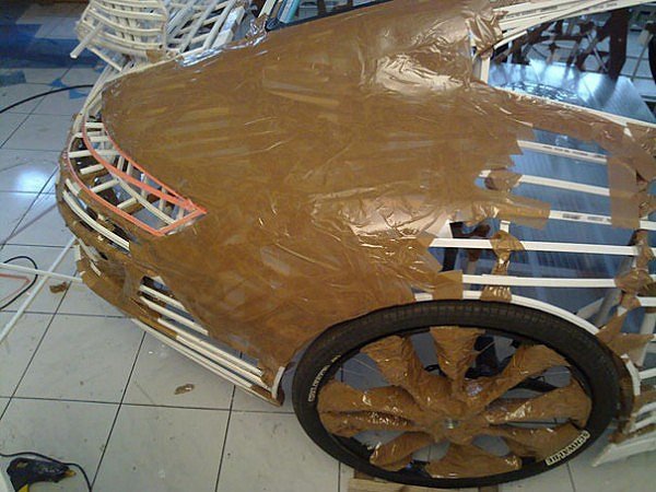 Австрієць зробив Porsche зі скотчу та фольги. ФОТО