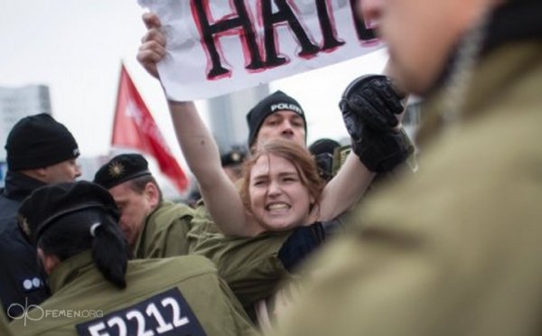 FEMEN влаштували антифашистський мітинг у Берліні. ФОТО