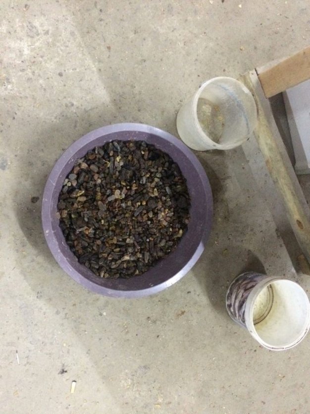 Вилучили 60 кілограмів: волинянин займався контрабандою бурштину. ФОТО