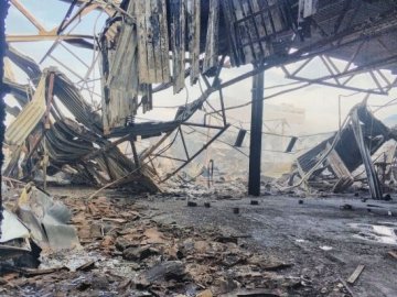 Показали, що залишилося від відділення «Нової пошти» після масштабної пожежі у Мукачеві