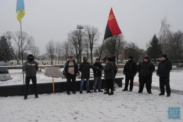 Жителі волинського містечка бунтують через зникнення монумента Шевченку. ФОТО