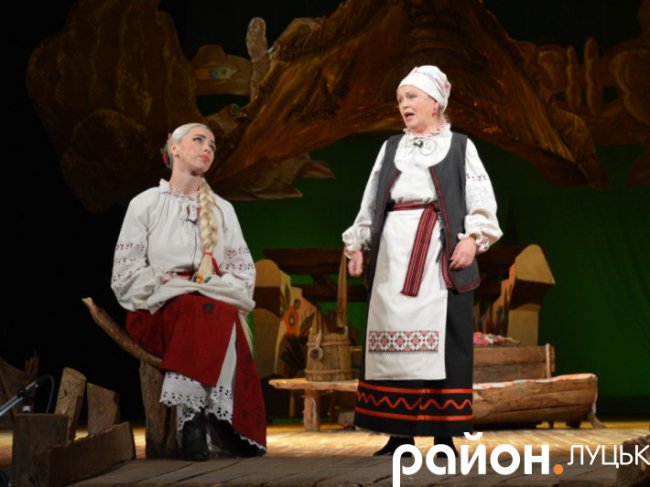 Луцьким пенсіонерам безкоштовно показали виставу Івана Котляревського. ФОТО