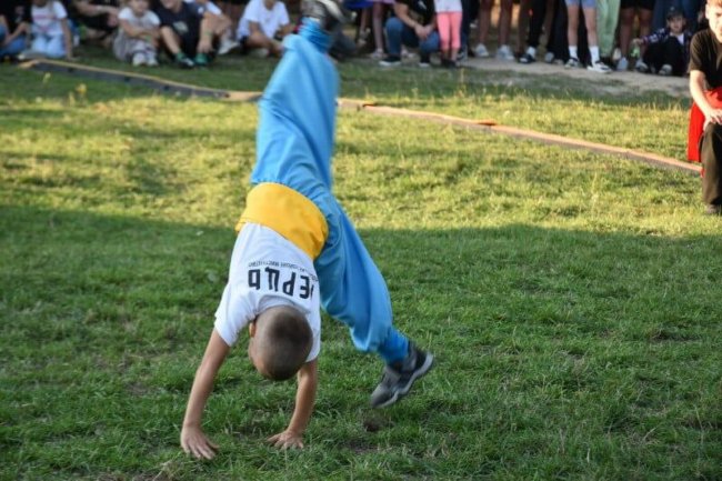 Біля Луцька - фестиваль «Дух незламних»: змагання з різних видів спорту, виступи гуртів та козацьке бойове мистецтво