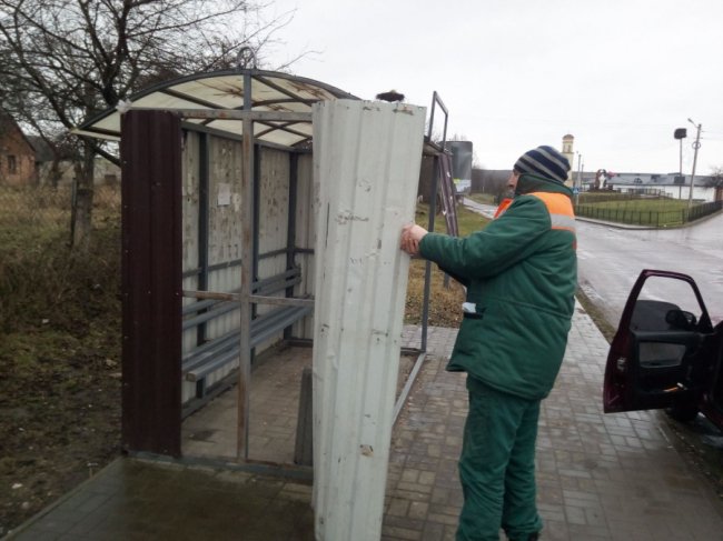 У громаді під Луцьком вандали понищили зупинки 