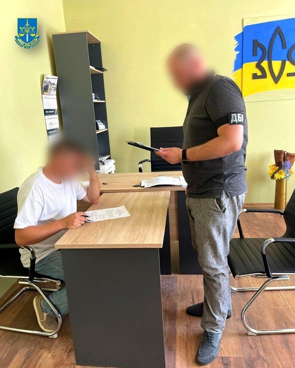 Закупив значно дорожчі ліжка для військових: начальнику КЕВ на Волині повідомили про підозру