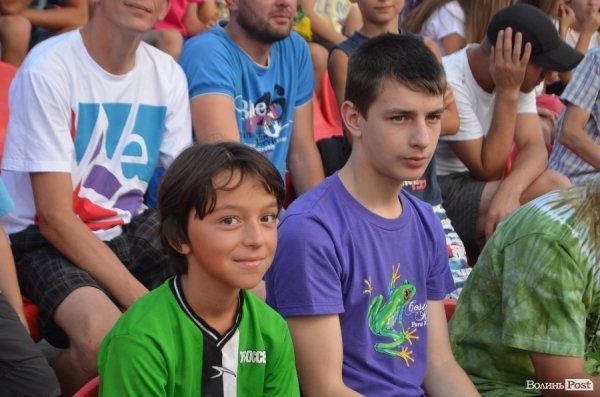 «Волинь» – «Шахтар»: як лучани вболівали на «Авангарді». ФОТО