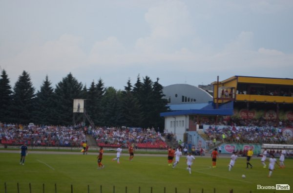 «Волинь» – «Шахтар»: як лучани вболівали на «Авангарді». ФОТО