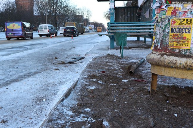 У місті на Волині зіткнулися бус і позашляховик, троє людей – у лікарні. ФОТО