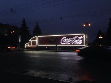 Святкова фура від Coca-Cola в Луцьку. ФОТО