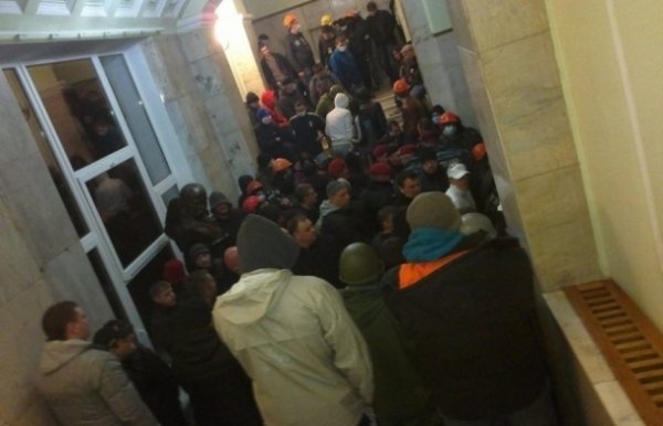 Штурм Харківської ОДА. ФОТО. ВІДЕО