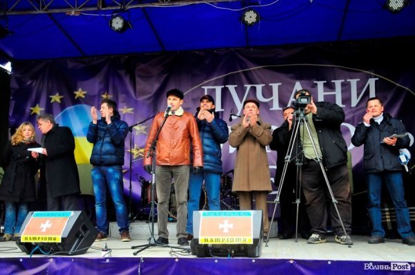 Віче на луцькому Майдані. ФОТО