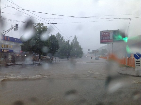 Біля «Гостинця»