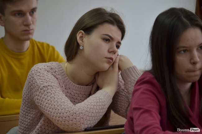 «Будете шкодувати себе зараз, то потім на вас будуть шкодувати гроші»: луцька журналістка ділилася досвідом зі студентами