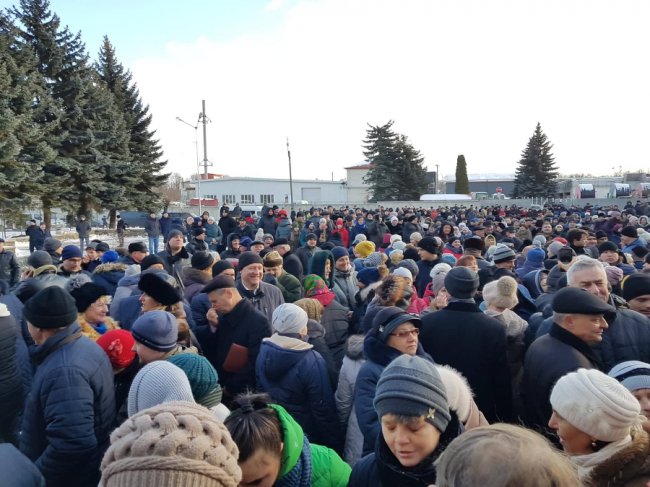 Оплески і вигуки «Вітаємо!»: у Ківерцях зустріли Порошенка. ФОТО. ВІДЕО