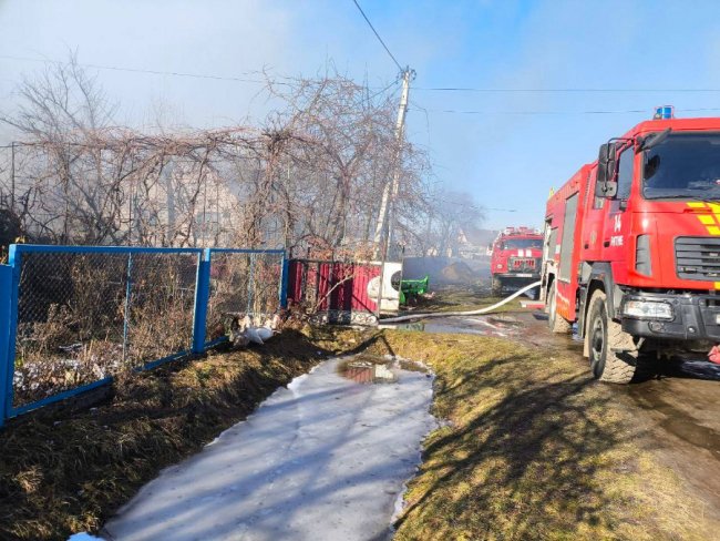 У містечку на Волині виникла пожежа на приватному обійсті