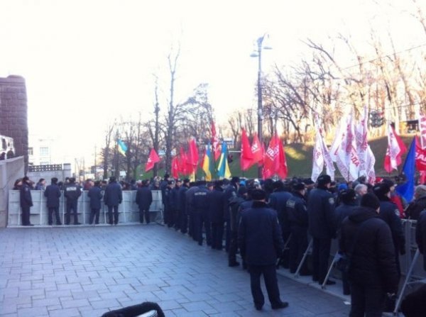 У Києві знову пікет під Кабміном. ФОТО