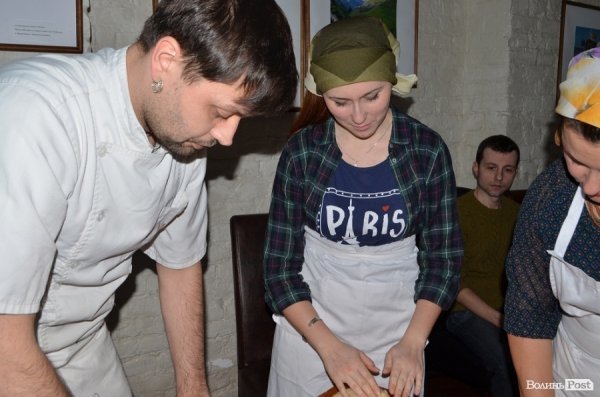 У Луцьку випікали хліб під музику. ФОТО