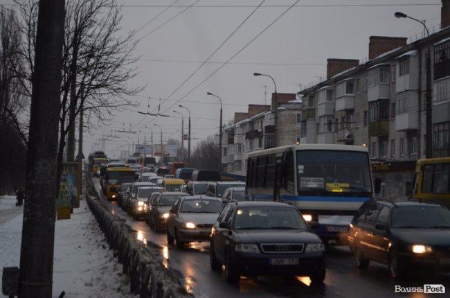 У Луцьку на мосту – подвійна аварія