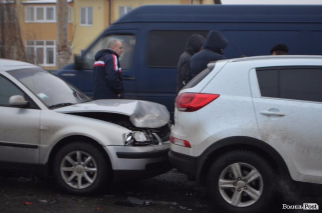 У Луцьку на мосту – подвійна аварія