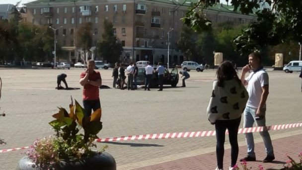 У Росії чоловік викинув труп в центрі міста і спробував вчинити самогубство