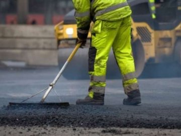На Волині активно взялися латати ями на дорогах
