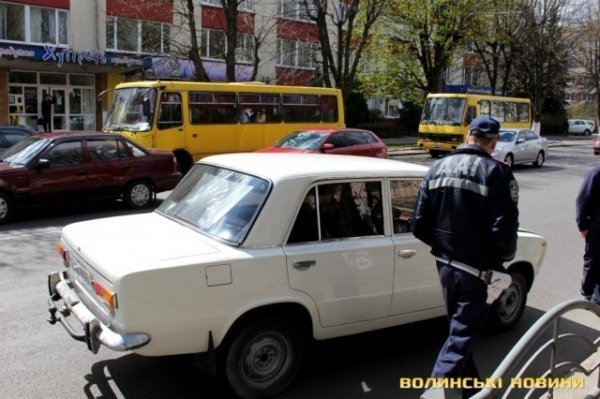 У Луцьку на переході збили дівчинку. ФОТО