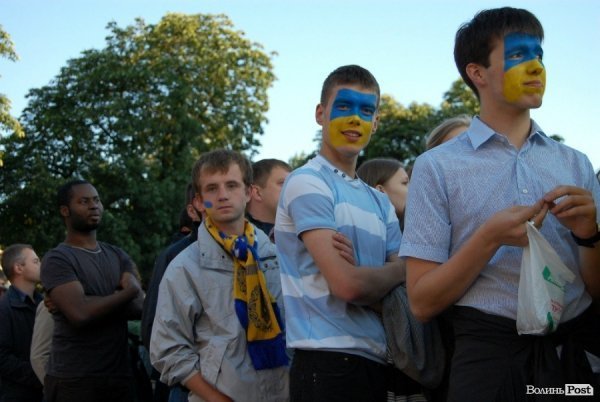 Як у Львові вболівали за Україну в матчі з Францією. ФОТО