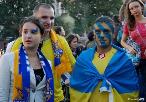 Як у Львові вболівали за Україну в матчі з Францією. ФОТО