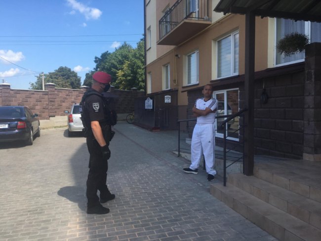 У Луцьку на вулиці затримали чоловіка з ножем, який перебуває на обліку у психлікарні