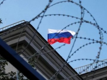 В Україні відповіли на заклик Макрона «не допустити приниження Росії»